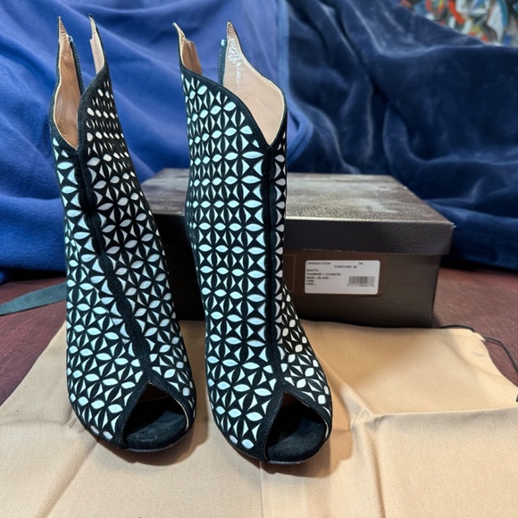Alaia Black & White suede laser-cut; peep-toe booties, size 39 great condition! - Picture 7 of 14